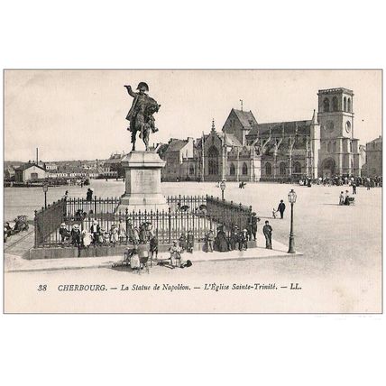 50 - CHERBOURG - LA STATUE DE NAPOLEON ET L' EGLISE SAINTE TRINITE