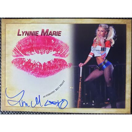 Lynnie Marie Glamour & Nude Model 2024 Collectors Expo Autographed Kiss Card