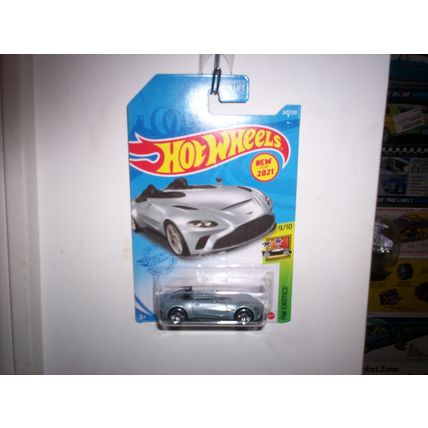 2021 HOT WHEELS EXOTICS ASTON ,ARTIN V12 SPEEDSTER SILVER #243