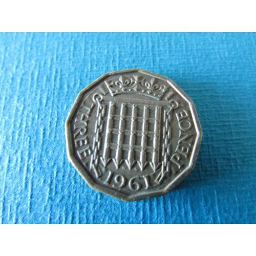 1961 QUEEN ELIZABETH II BRASS THREEPENCE FREE POST. G
