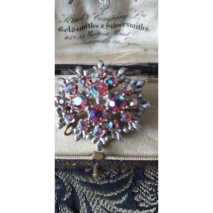 VINTAGE 1990-s Oval Silvertone Pink Aurora Borealis Rhinestone Cluster BROOCH.