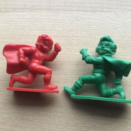 Two Vintage 1990 Kelloggs Cereal Figures Super Heroes Caped Snap & Pop VGC