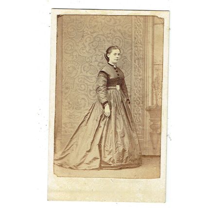 Victorian cdv photo young woman long frock standing Salford photographer