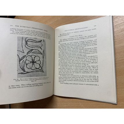 1945 THE EVERYDAY EMBROIDERY BOOK ILLUSTRATED CRAFTS HARDBACK BOOK (P3)