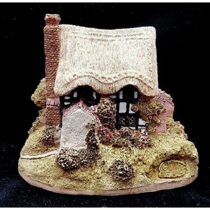 Lilliput Lane Magpie Cottage Thatched Vintage Ornament