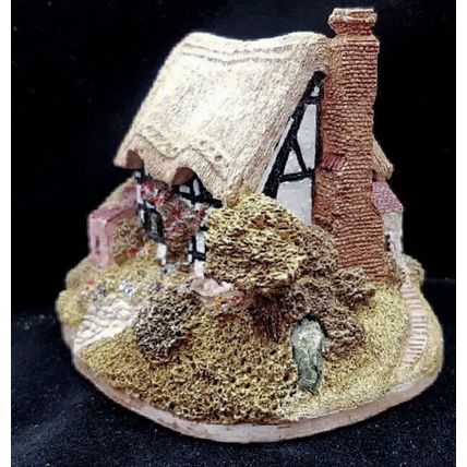 Lilliput Lane Magpie Cottage Thatched Vintage Ornament