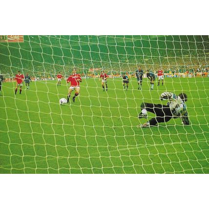 Magic Box Int. Manchester United Official History Photograph Collection: No. 83