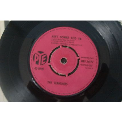 A3-THE SEARCHERS-AIN’T GONNA KISS YA–UK 7" EP-1963-NM - mod/pop/beat