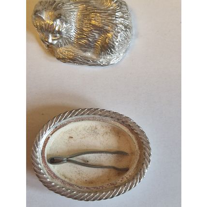Vintage 1970's "Silver" Cat in basket Pill Box