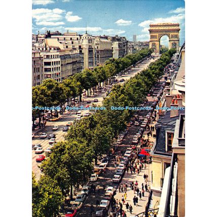 D020521 Paris. Les Champs Elysees et lArc de Triomphe. Chantal