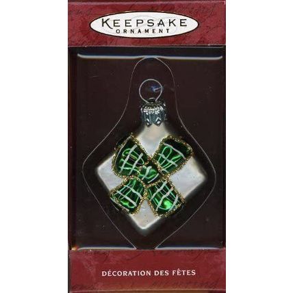 Hallmark Keepsake Ornament Li'l Gift - Green Bow 2000 QBG4344