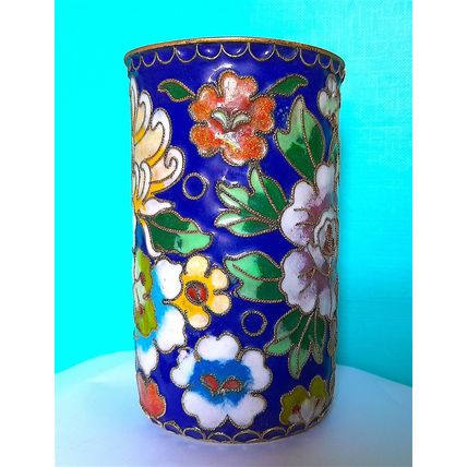 AN ORNATE POT - ENAMELLED FLORAL DESIGN WITH GOLD LACE TRIM ** 10 x 6 cm GOOD