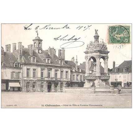 28 - Châteaudun - Hôtel de ville et fontaine