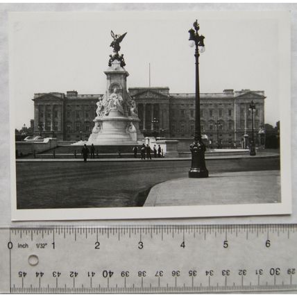 1980s postcard Buckingham Palace, London c.1912