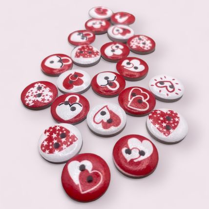 15mm Wooden Buttons Love Heart Pattern Red And White 2 Hole Sewing Knitting