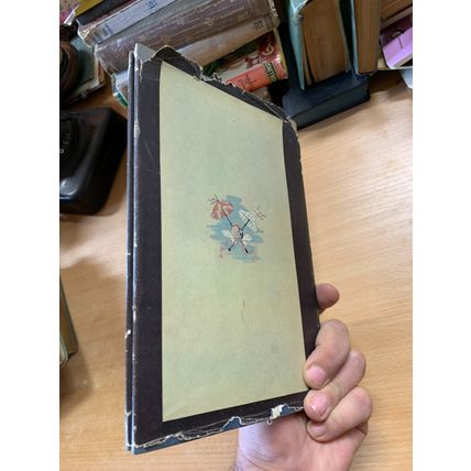 1948 1ST ED "THE PERFECT LADY" HISTORICAL FASHION ILLUSTRATED HARDBACK BOOK (P3)