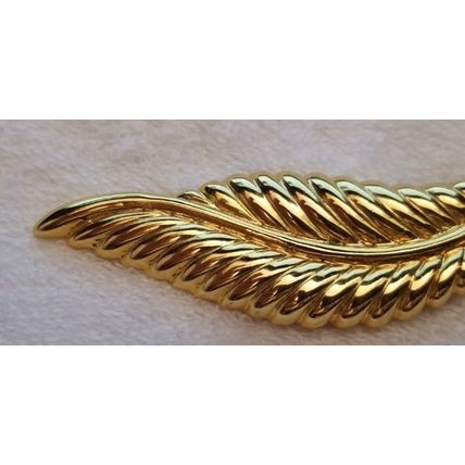 Gold Tone Feather Brooch