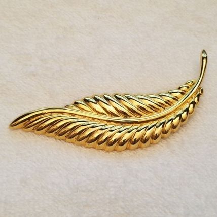 Gold Tone Feather Brooch