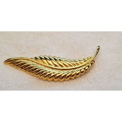 Gold Tone Feather Brooch