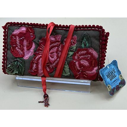 A Cute Melody Ross Brave Girl Embroidered Flower Travel Pouch Jewelry Roll Bag