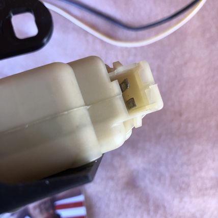 Volvo 9152856 Fuel Gas Door Latch Lock Release Solenoid +Wiring Plug Pigtail S70