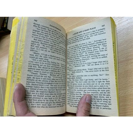 1988 DAVID SHERMAN A ROCK & A HARD PLACE VIETNAM FICTION USA PAPERBACK BOOK (P2)