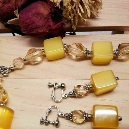 Vintage Yellow Moonglow Cube Necklace Set