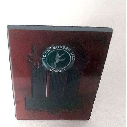 International Dance Teachers’ Association Award Plaque : Modern Jazz Grade I
