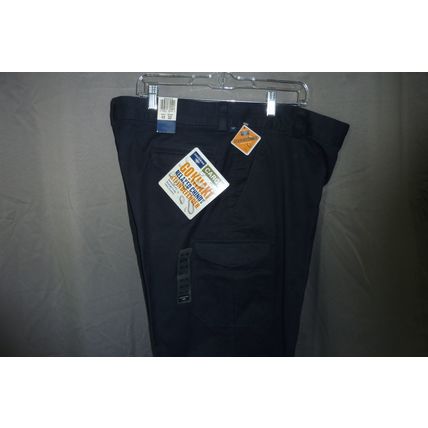 NWT Dockers Relaxed Fit Cargo, Straight Leg, Stain Defender 40 x 32 BLUE