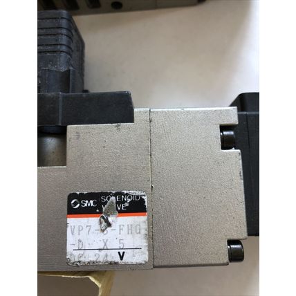 Lot 2 SMC VP7-8-FHG-D PNEUMATIC DOUBLE SOLENOID VALVE VP7-8-FHG-D 24V DC,DG
