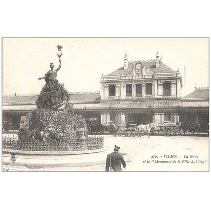 03 - VICHY - La GARE et le Monument de la ville de Vichy