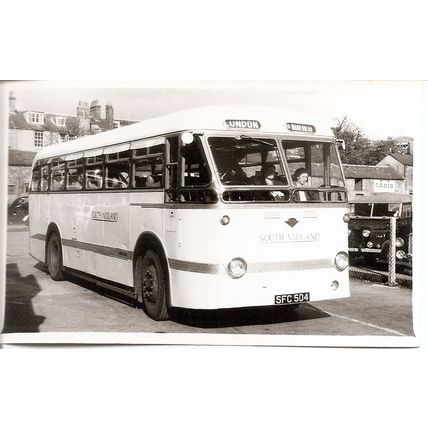 Black & White Photograph of South Midland Motor Services Ltd. - SFC 504