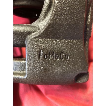 Land Rover LR015387 Left Front Brake Caliper + LR135810 Hose LR2