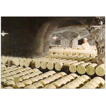 12 - ROQUEFORT-sur-SOULZON - Une cave de Roquefort "Société"