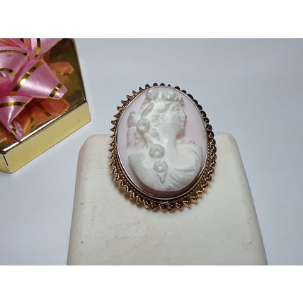 Antique Natural Oval Carved Cameo 10Kt Yellow Gold Roped Edge Brooch/Pin #15138