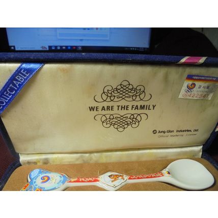 1988 OLYMPICS Seoul Korea Set of 2 Ceramic Spoon Set! $20.00 Shipped!