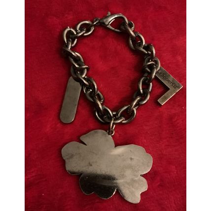 A Cute LeSportsac Charm Flower Bracelet