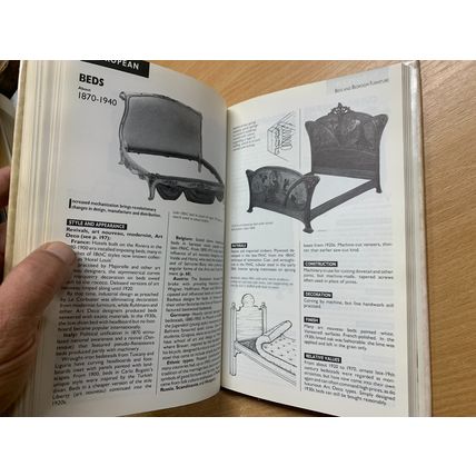 1991 1ST EDITION "ANTIQUE FURNITURE EXPERT" ILLUSTRATED HARDBACK BOOK (P5)