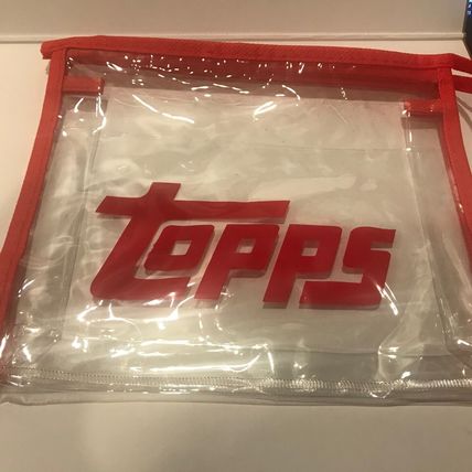 New Topps 8'' x 6'' x 1'' Plastic Pouch Holder