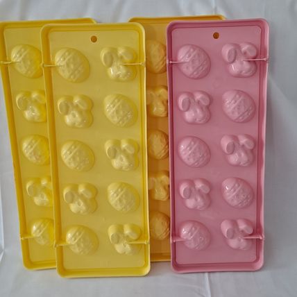Lot 4 EASTER ICE CUBE TRAYS 12" Plastic Molds Bunny Egg Bunnies Freezer