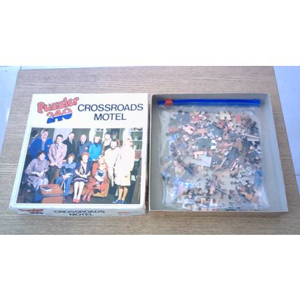 CROSSROADS MOTEL Jigsaw Puzzle (240 Piece - 3 MISSING) Hestair Puzzles (1978)