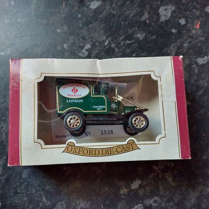 Oxford Diecast - Model T Ford Van - Manor House Hospital (044TG) #5536 of 6100