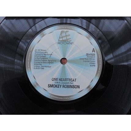 Smokey Robinson 1987 7" Vinyl Single One Heartbeat b/w Love Will Set You Free