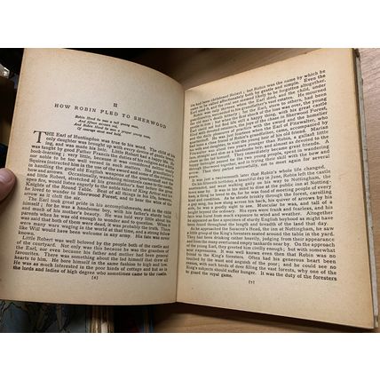 c1940 "ROBIN HOOD AND HIS MERRY MEN" ILLUSTRATED LARGE HARDBACK BOOK (P4)