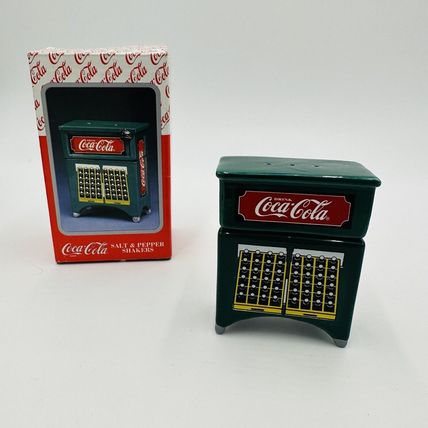 Coca-Cola Salt & Pepper Shaker Vending Machine Ceramic Vintage