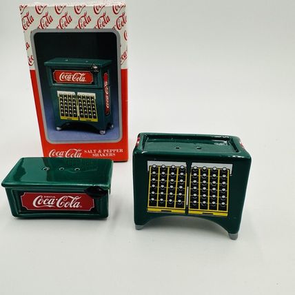 Coca-Cola Salt & Pepper Shaker Vending Machine Ceramic Vintage
