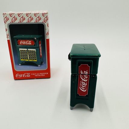 Coca-Cola Salt & Pepper Shaker Vending Machine Ceramic Vintage