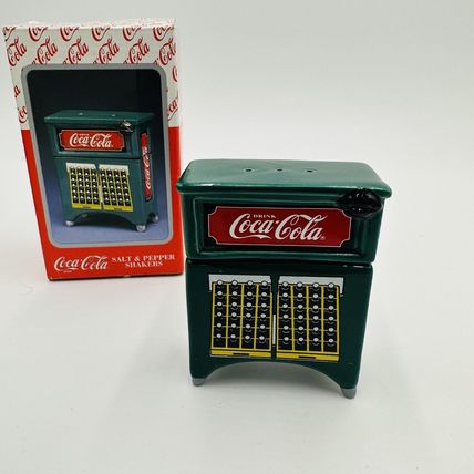 Coca-Cola Salt & Pepper Shaker Vending Machine Ceramic Vintage