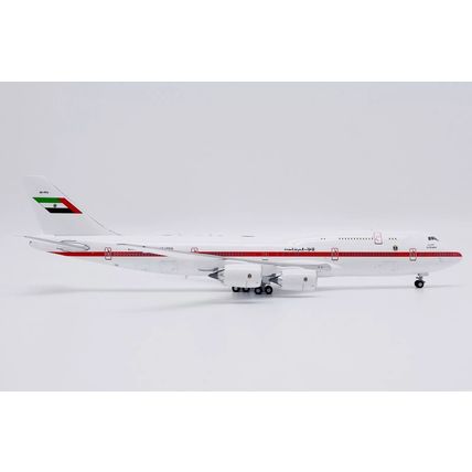 B747-8 ABU DHABI AMIRI FLIGHT REG: A6-PFA WITH ANTENNA - JC WINGS LH4354 1/400