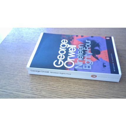 Nineteen Eighty-Four. George Orwell (Paperback) Penguin Modern Classics (2003)